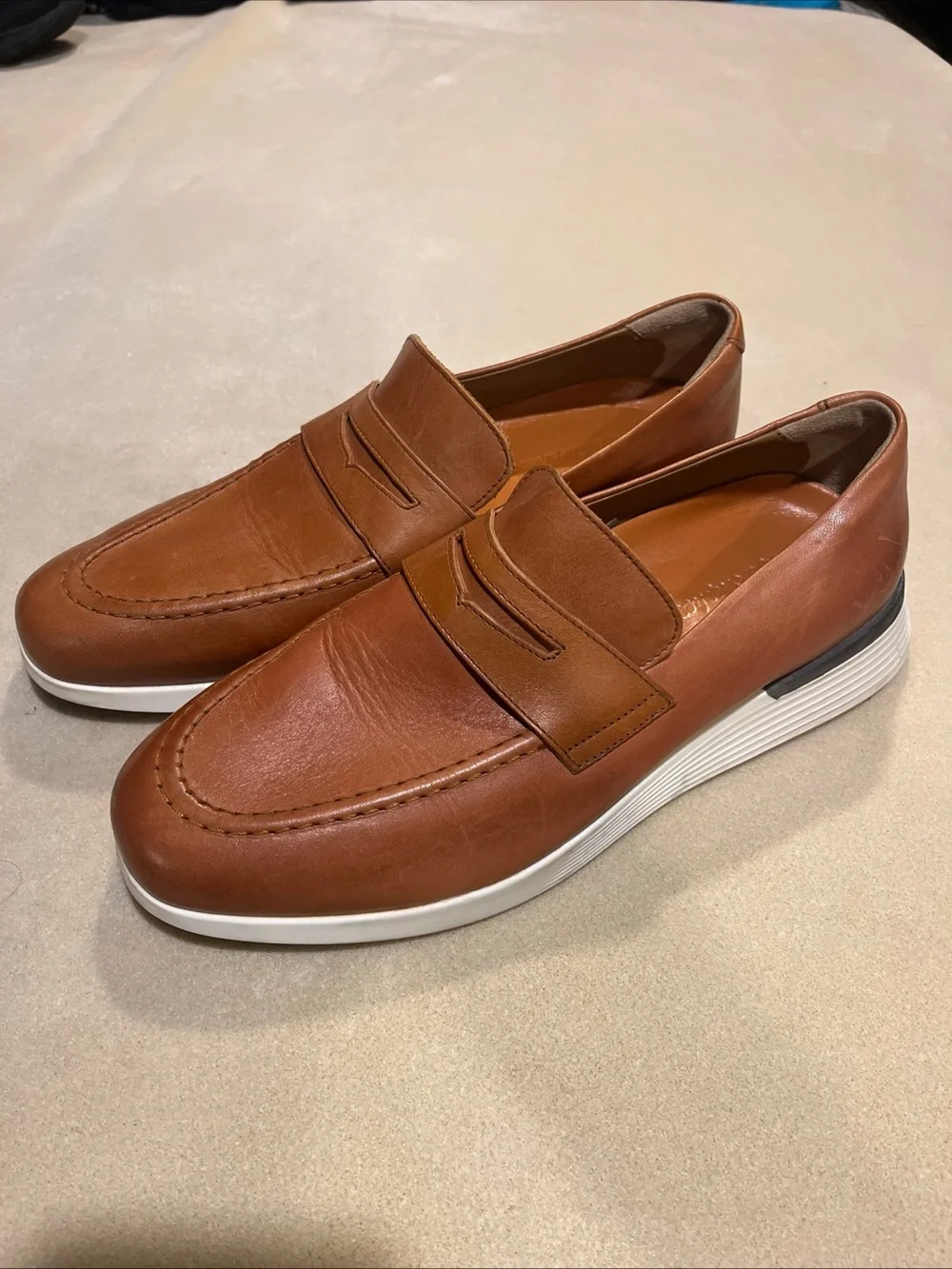 Wolf & Shepherd Men’s Crossover Penny Loafer. Leather. British Tan. Size 9.5